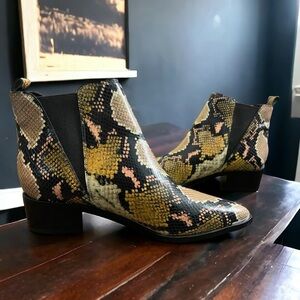 NEW Marc Fisher booties ankle boots snake print size 9